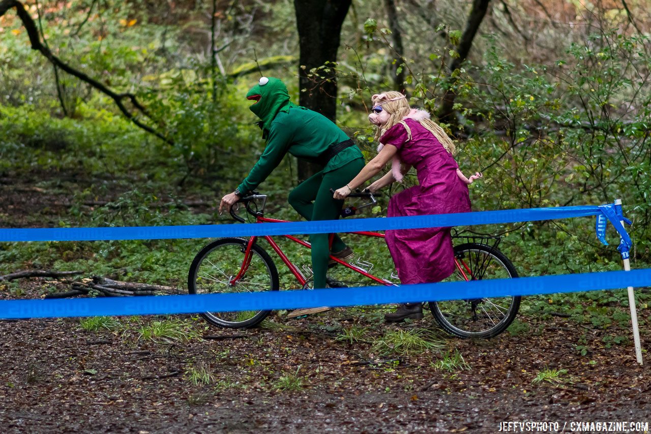 Kermit and Miss Piggy (Scott Chapin and Amanda Schaper) were a crowd favorite. 2016 Surf City Cyclo-X Series, Aptos High. © Jeff Vander Stucken