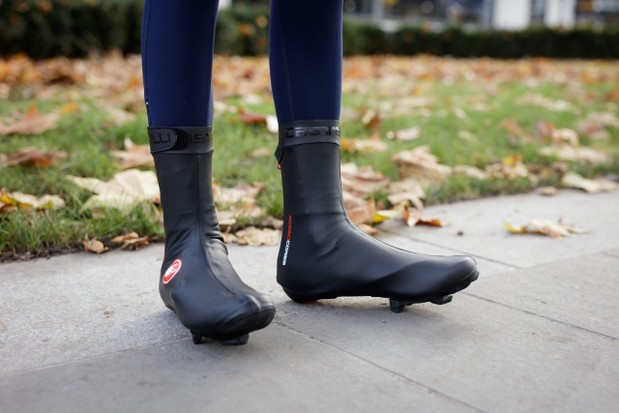 Castelli Pioggia 3 overshoes What to wear on a bike ride