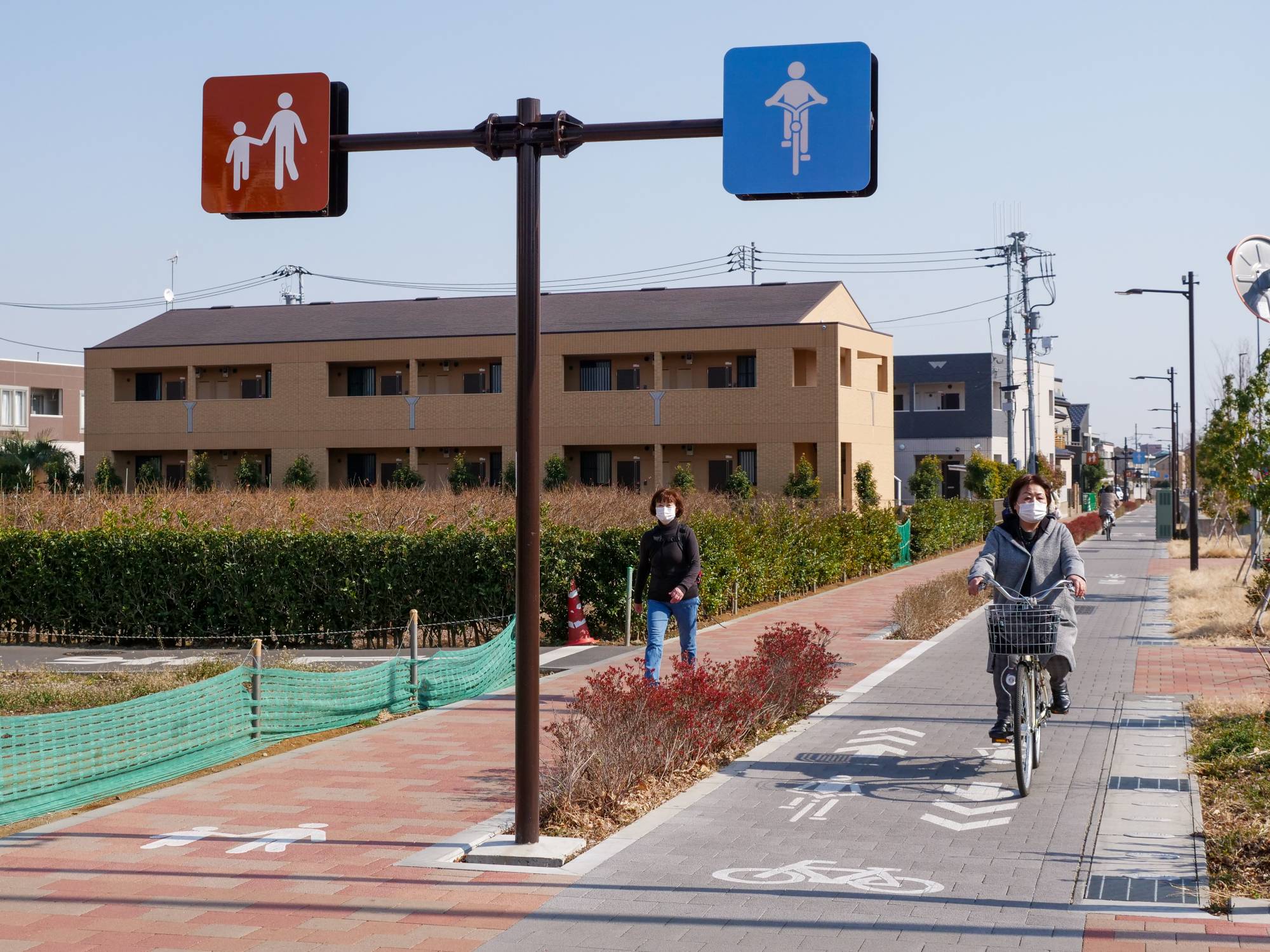 Space for all: Designated walking and cycling tracks are an easy, safe and green alternative to traveling by car. | PHOEBE AMOROSO 