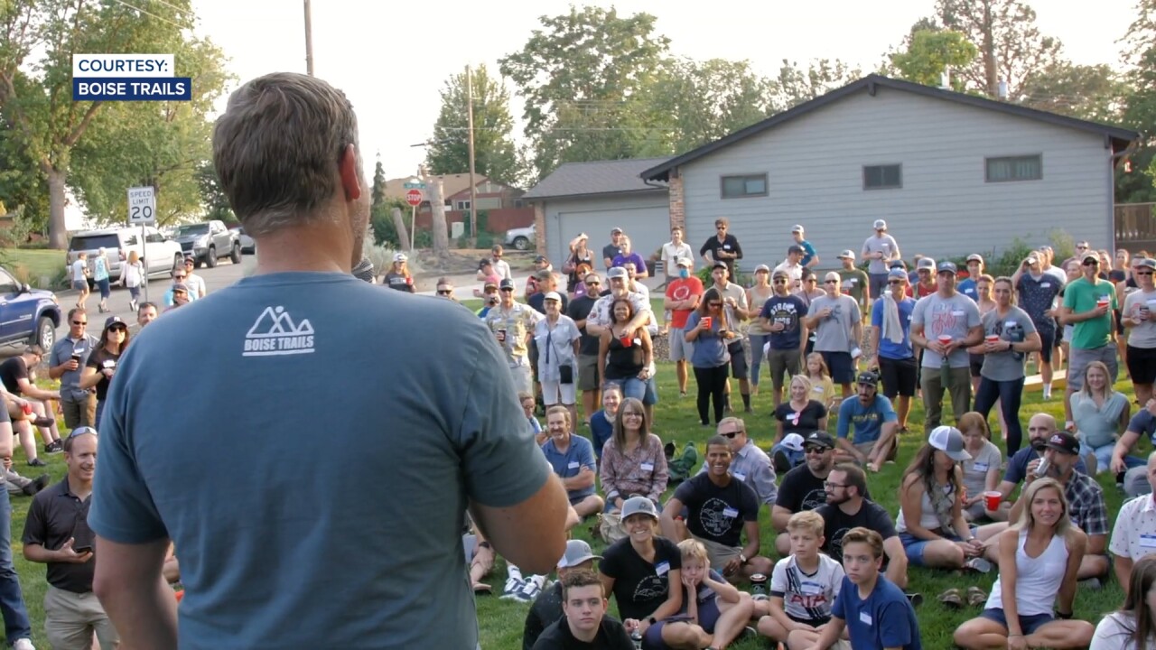 Kirk addressing the crows at the Boise Trails Challenge